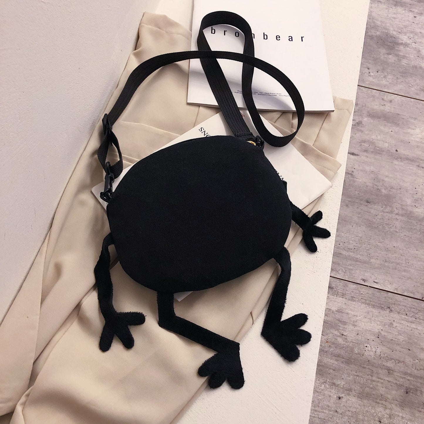 Black Funny Canvas Bag Cute Big Eyes Crossbody Shoulder Bag Chain Strap Purse Bag For Girls Valentine's Day Gift